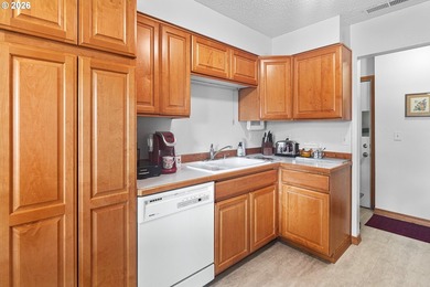 Welcome to easy riverfront living! This well-maintained - photo 9