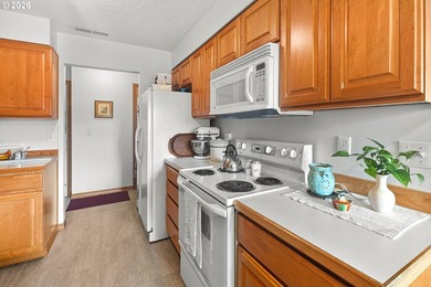 Welcome to easy riverfront living! This well-maintained - photo 10