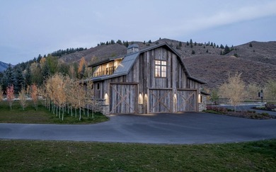 Extraordinary 12 acre private gated property featuring a Modern - photo 23