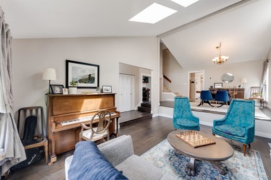 Welcome to this immaculate Valleycliffe home backing onto - photo 5