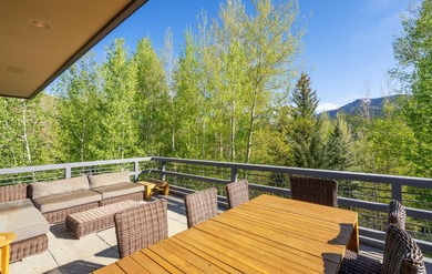 Extraordinary 12 acre private gated property featuring a Modern - photo 37