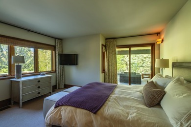Extraordinary 12 acre private gated property featuring a Modern - photo 47