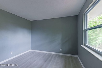 Motivated seller..great property for first time buyer.. investor - photo 5