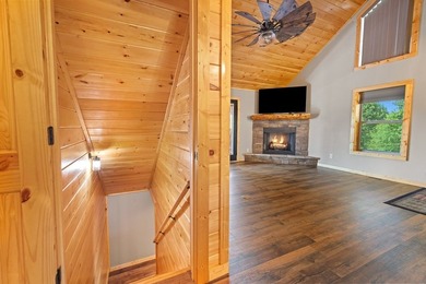 MOUNTAIN CABIN - Beautiful home offering open concept with - photo 15