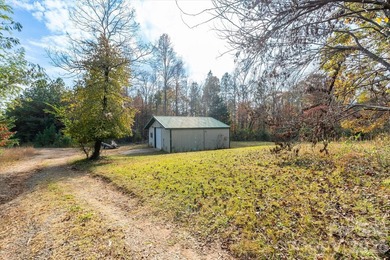 Ideally located only 3 minutes from the Tryon Int'l Equestrian - photo 21