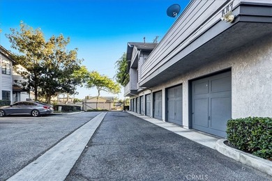 Move-in ready second-floor condo in the desirable Wrigley area - photo 8