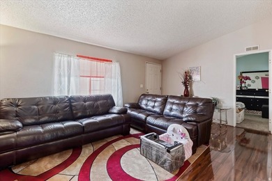 Well-maintained 3-bedroom, 2-bath manufactured home offering 1 - photo 5