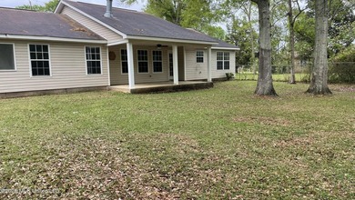 This property features 3 bedrooms and 2 bathrooms. Covered back - photo 2
