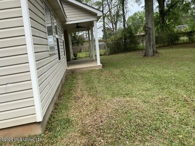 This property features 3 bedrooms and 2 bathrooms. Covered back - photo 9