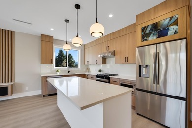 BRAND-NEW HALF DUPLEX WITH A SUITE! Located in sought-after - photo 3