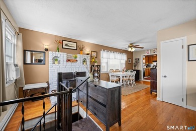 Welcome to 58 Vivian Street, a well maintained Cape that offers - photo 11