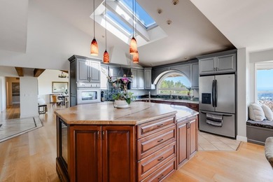 The view is the headline. Expansive. Unforgettable - photo 24