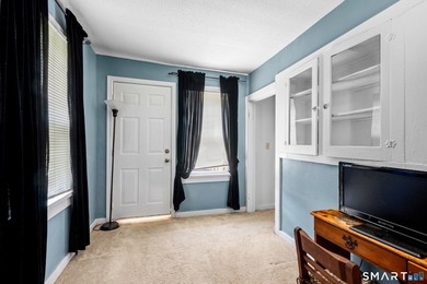 Welcome to 58 Vivian Street, a well maintained Cape that offers - photo 27