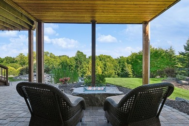 A backyard retreat unlike any other, paired with panoramic - photo 33
