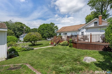 Welcome to 58 Vivian Street, a well maintained Cape that offers - photo 38