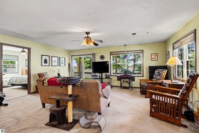 Impeccably maintained 3-bedroom, 2-bath lakefront residence - photo 8