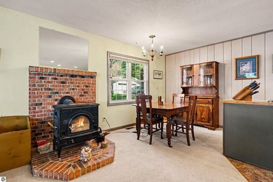 Impeccably maintained 3-bedroom, 2-bath lakefront residence - photo 9