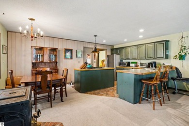 Impeccably maintained 3-bedroom, 2-bath lakefront residence - photo 10