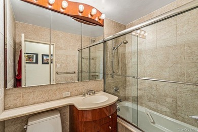 Experience effortless luxury in this beautifully renovated 3-BR - photo 16