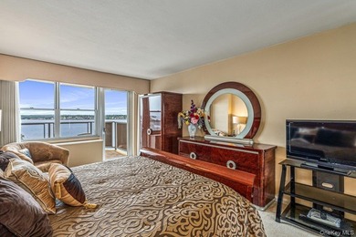 Experience effortless luxury in this beautifully renovated 3-BR - photo 17