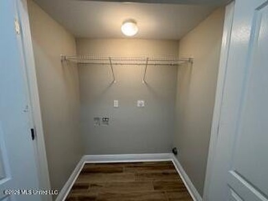 TENANT OCCUPIED - 48-HOUR NOTICE TO VIEW - CALL TO SET UP AN - photo 29