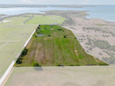 Rare opportunity! Beautiful 16.3 acres of land abutting - Lake Acreage For Sale in Tioga, Texas