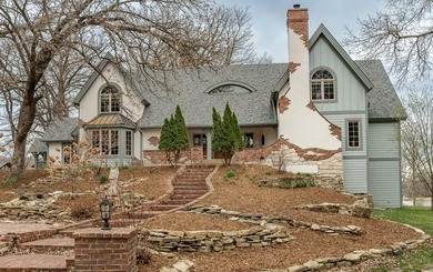 Very private enchanting English Tudor with Scandinavian old - photo 2