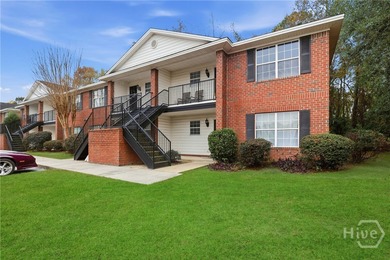 Fantastic first-floor end unit with classic all-brick - photo 1