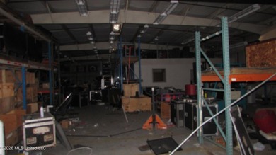 41K+ sq ft versatile office/warehouse, I-1 zoning, paved parking - photo 6