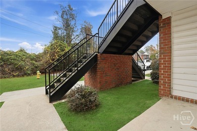 Fantastic first-floor end unit with classic all-brick - photo 7