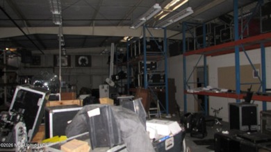 41K+ sq ft versatile office/warehouse, I-1 zoning, paved parking - photo 7