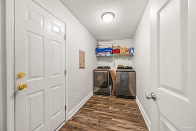 Beautifully updated 3-bedroom, 2-bath home with a charming brick - photo 27