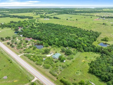 Escape to the peaceful beauty of East Texas with this unique - photo 37