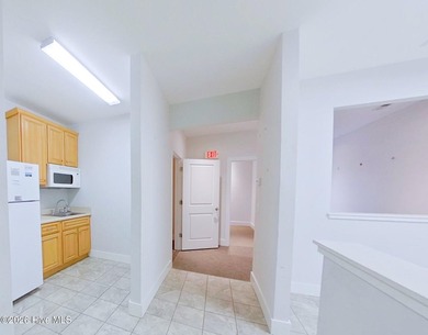 Close to St James--Large office with kitchenette, private - photo 4