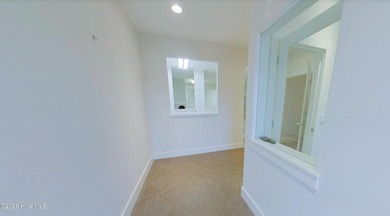 Close to St James--Large office with kitchenette, private - photo 6