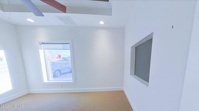 Close to St James--Large office with kitchenette, private - photo 9