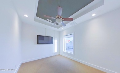 Close to St James--Large office with kitchenette, private - photo 10