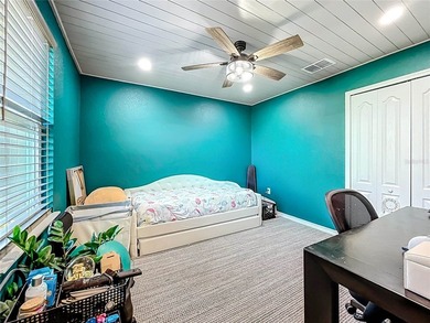 Discover over 3,200 sq.ft. of private living in the highly - photo 41