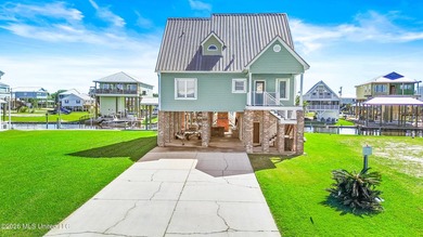 Prime waterfront home in Riverview situated on a rare double lot - photo 1
