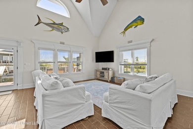 Prime waterfront home in Riverview situated on a rare double lot - photo 4