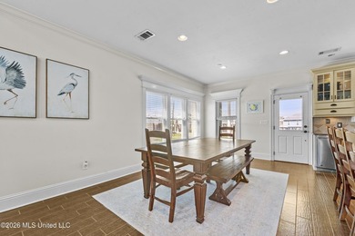 Prime waterfront home in Riverview situated on a rare double lot - photo 8