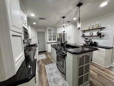 Welcome home! A rare opportunity in the heart of the Palm Beach - photo 6