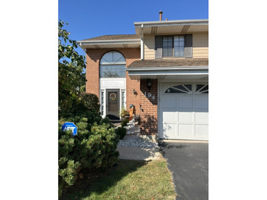 (private lake, pond, creek) Townhome/Townhouse For Sale in Wood Dale Illinois