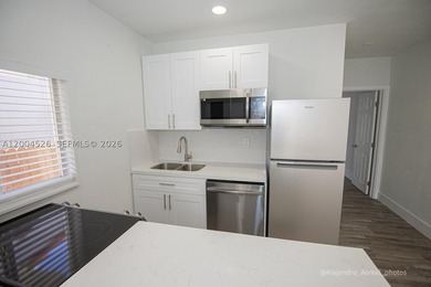 Investor Opportunity - Fully Rented Triplex in Prime Miami - photo 22