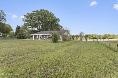 Welcome to our peaceful escape in beautiful Stone County! This - photo 4