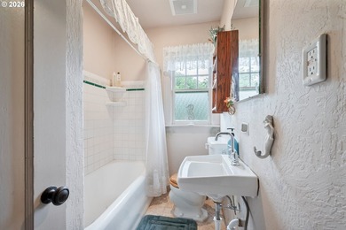 Well cared for, eclectic and genuinely hard to compare to - photo 4