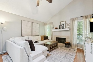 GREAT LOCATION ! This well appointed townhome sits in the heart - photo 2