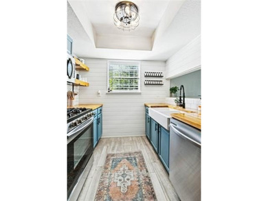 GREAT LOCATION ! This well appointed townhome sits in the heart - photo 8