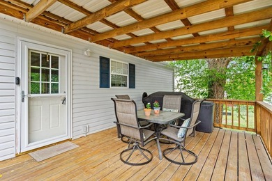 Beautifully updated 3 bedroom, 2 full bathroom home located at - photo 18