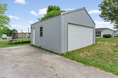 Beautifully updated 3 bedroom, 2 full bathroom home located at - photo 20